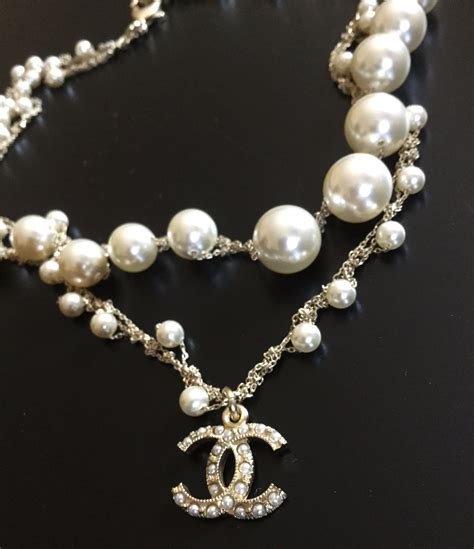 Chanel pearl cc necklace